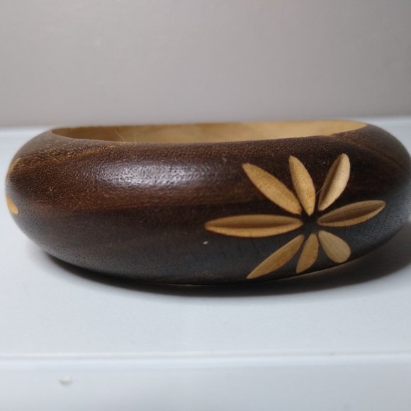 Vintage Wood Flower Bangle - Picture 6 of 13